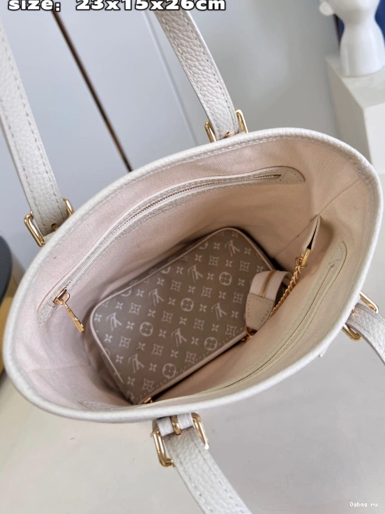 LOUIS VUITTON BUCKET NANO 0823